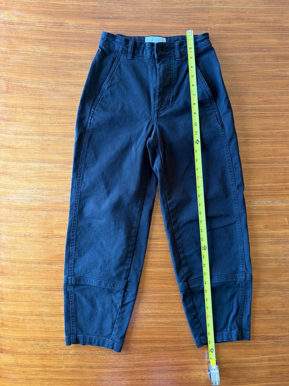 Everlane Women’s’ Barrel Leg Cargo Utility Black Denim Jeans Size 00 Minimalist - Picture 9 of 16